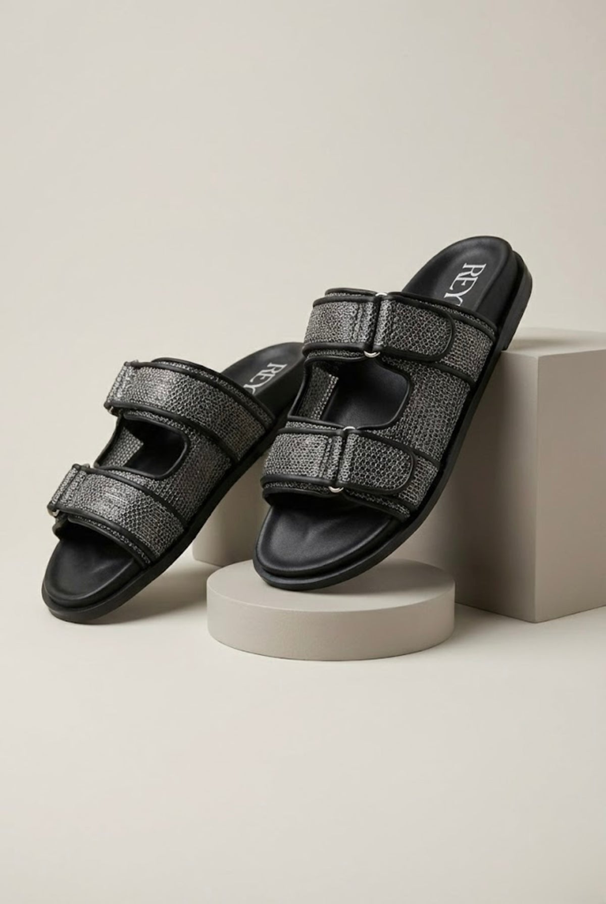 Mesh Slide with Signature Piping