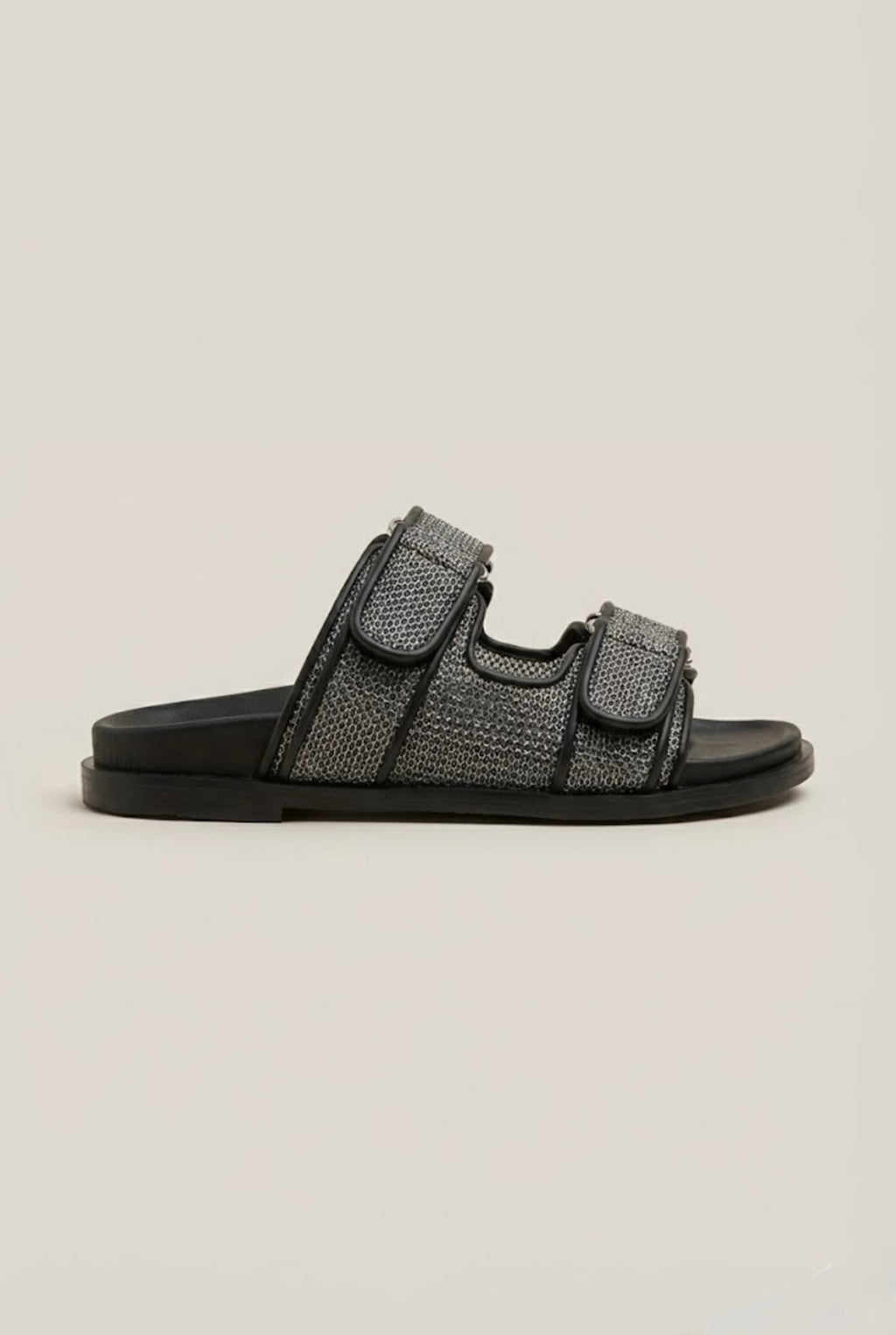 Mesh Slide with Signature Piping