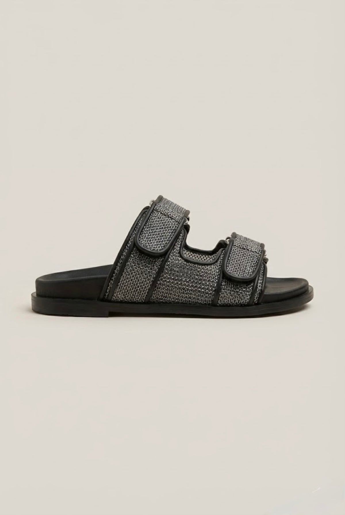 Mesh Slide with Signature Piping
