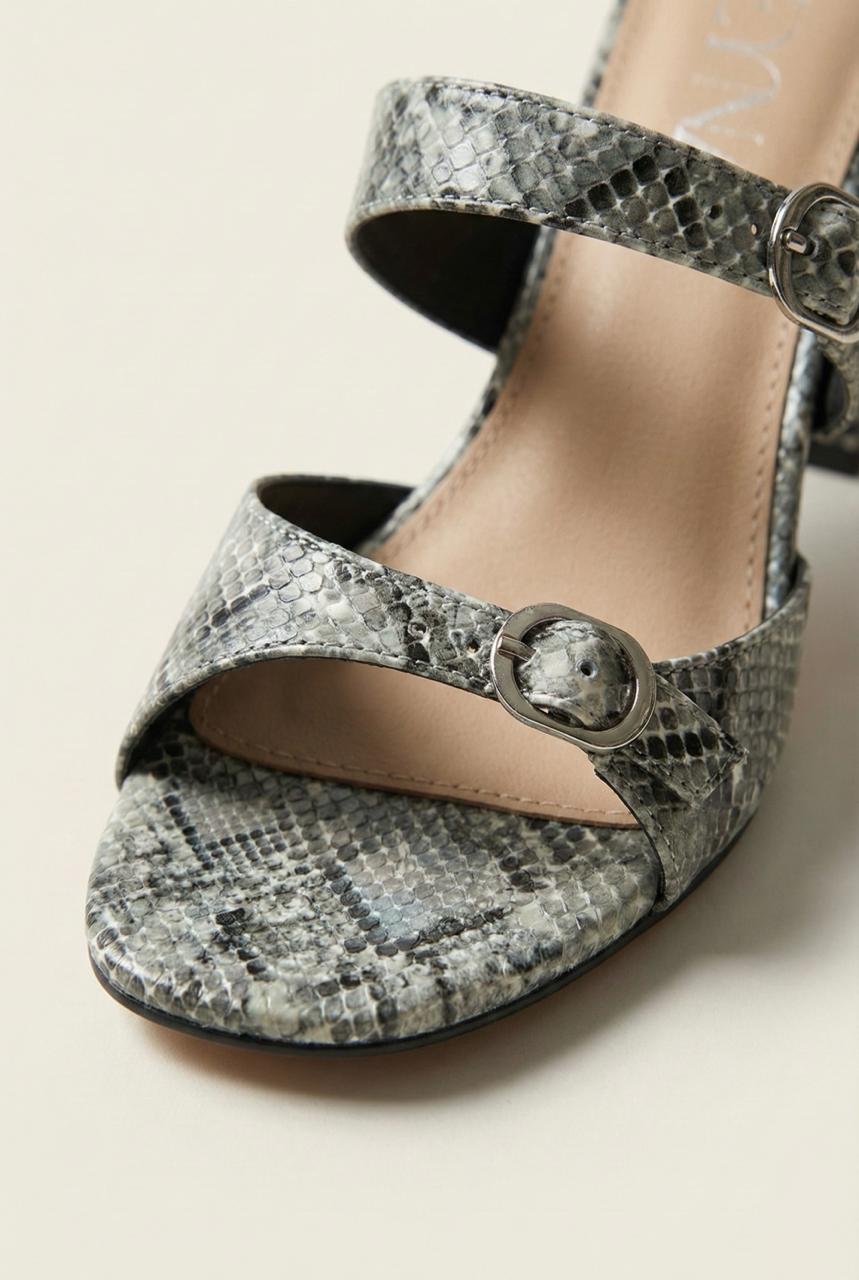 Tera-Wild Bow Block Sandal