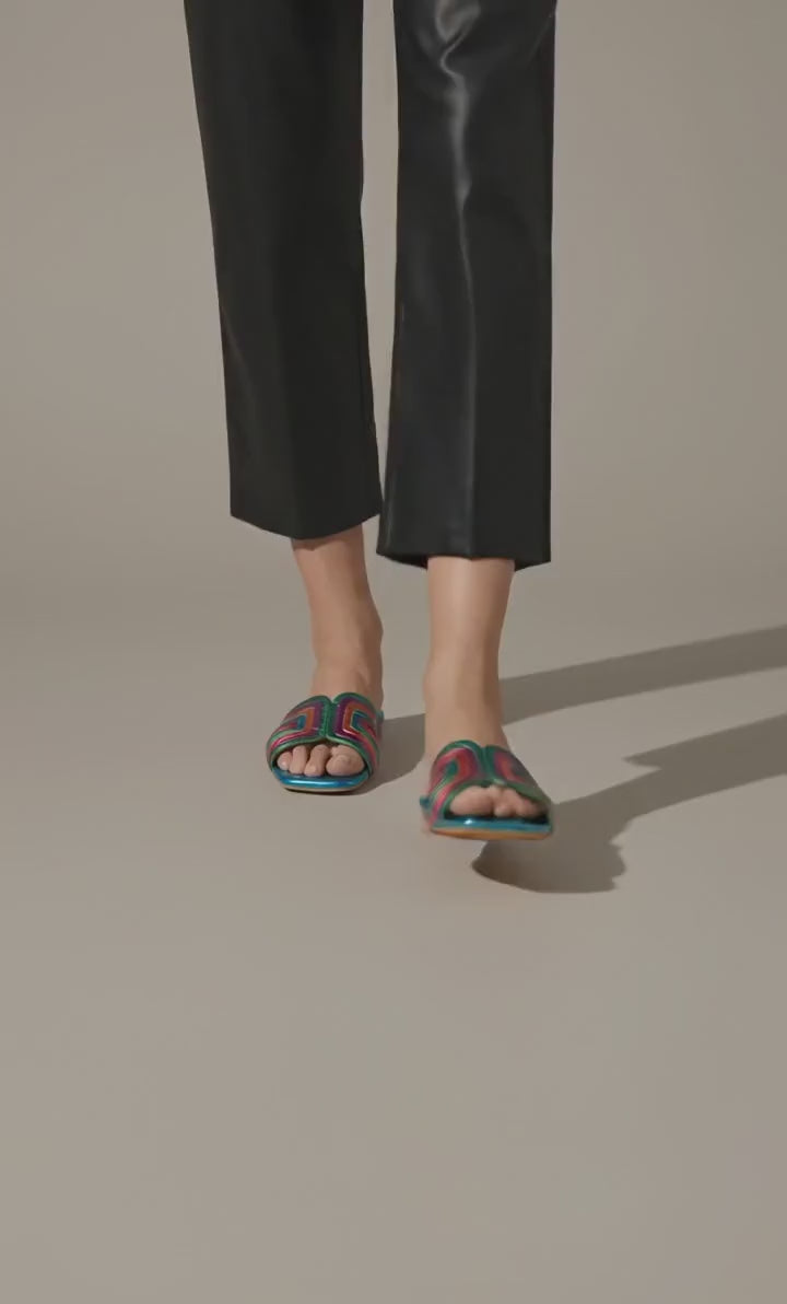 Prism Queen Slide